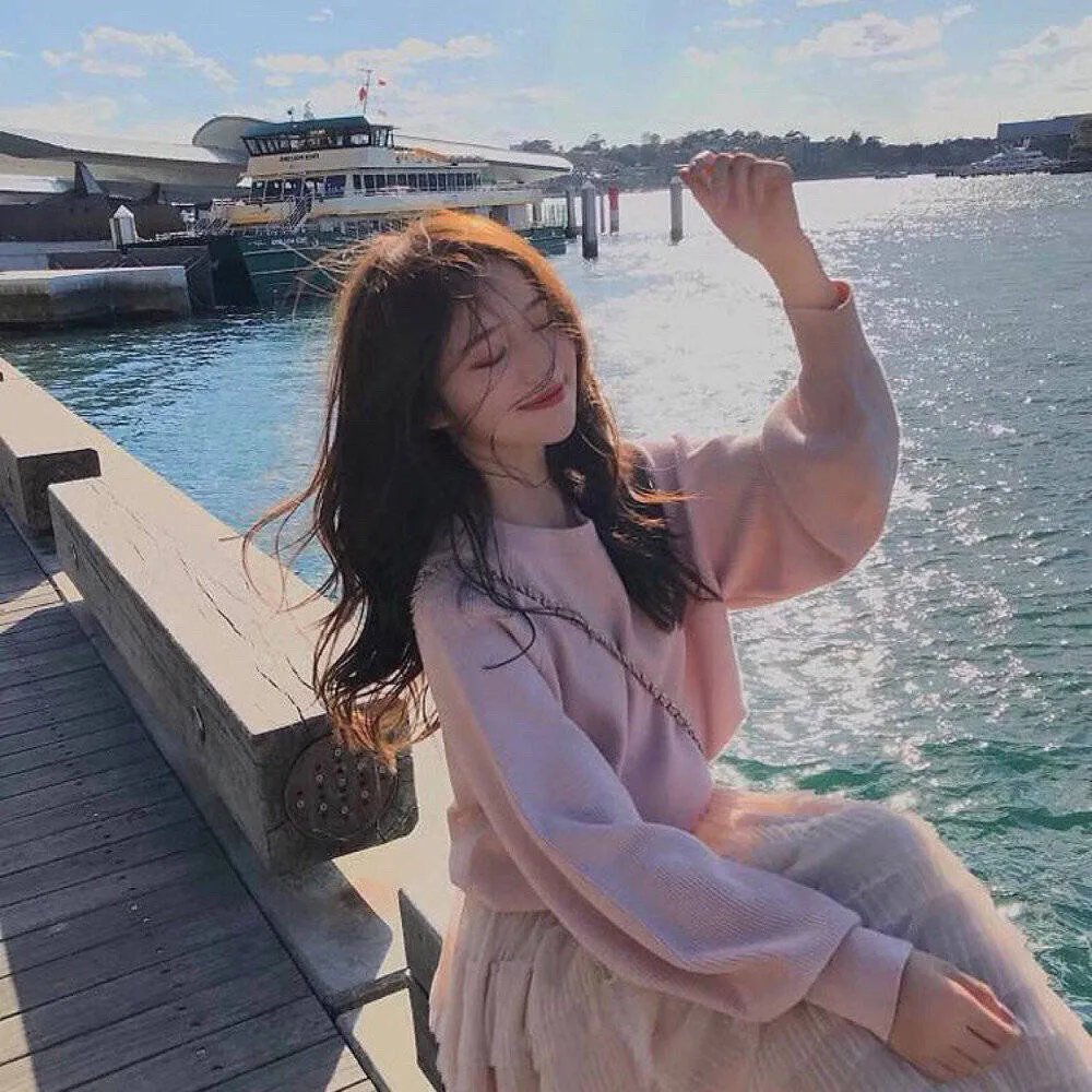 龙纹身的女孩